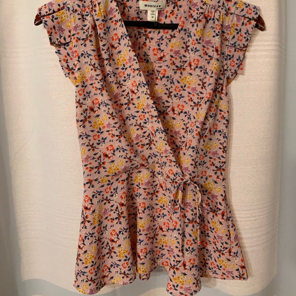 Sleeveless peplum top